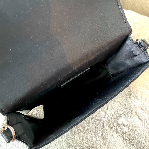 Crossbody Purse with PadLock - Picture 6 of 7